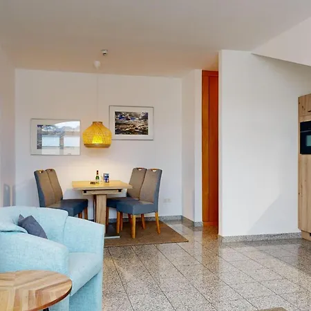 Strandnahe Mit Schwimmbad Im Haus, A Cappella 05, Binz
