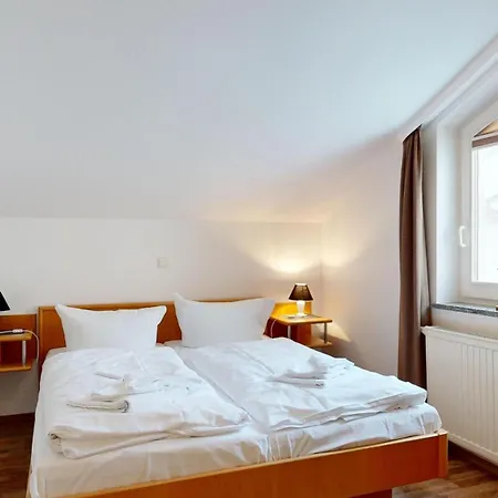 Strandnahe Mit Schwimmbad Im Haus, A Cappella 05, Binz